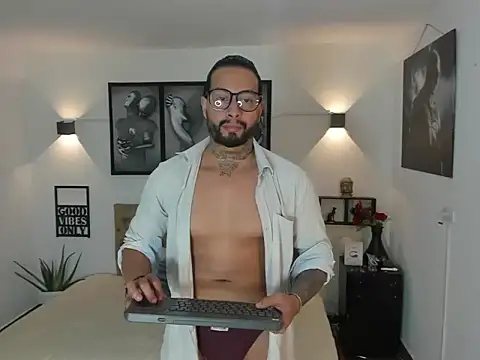 christopher palmerjs online show from November 2025 01:10:01 AM