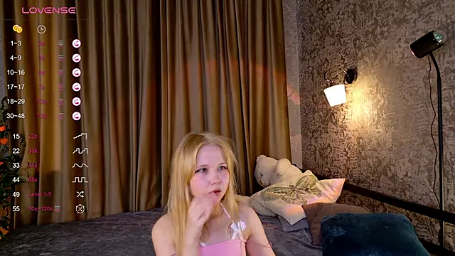 Snapshot of VivieSunn chatting on November 2025 09:35:02 AM VivieSunn online show from November 2025 09:35:02 AM