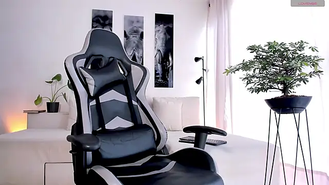 IamKael  online show from November 2025 01:59:01 PM