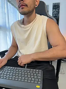 IamKael  online show from February 2026 01:22:01 PM