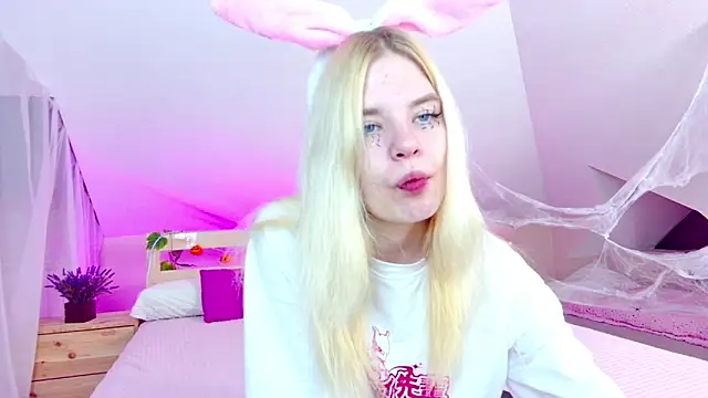 Erica Elnak online show from October 2025 04:14:01 PM