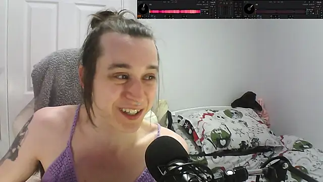 Snapshot of AdonisBlossoms chatting on May 2026 10:51:01 PM AdonisBlossoms online show from May 2026 10:51:01 PM