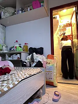 Snapshot of Zuzu-6 chatting on February 2026 05:49:01 AM Zuzu-6 online show from February 2026 05:49:01 AM