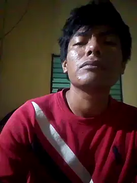 Snapshot of GuzzMiranda18 chatting on November 2025 05:33:02 AM GuzzMiranda18 online show from November 2025 05:33:02 AM
