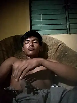 Snapshot of GuzzMiranda18 chatting on February 2026 05:52:01 AM GuzzMiranda18 online show from February 2026 05:52:01 AM