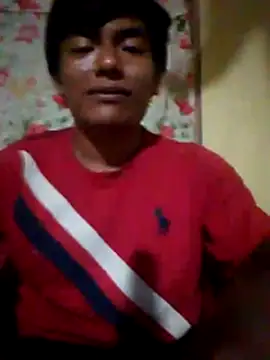 Snapshot of GuzzMiranda18 chatting on November 2025 08:40:01 AM GuzzMiranda18 online show from November 2025 08:40:01 AM