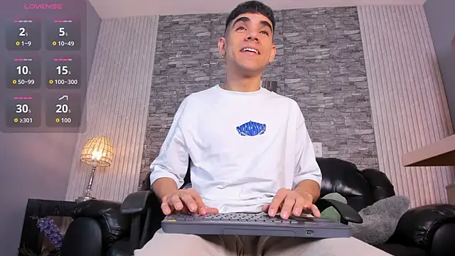 Snapshot of zack_joness18 chatting on November 2025 04:46:01 AM zack joness18 online show from November 2025 04:46:01 AM