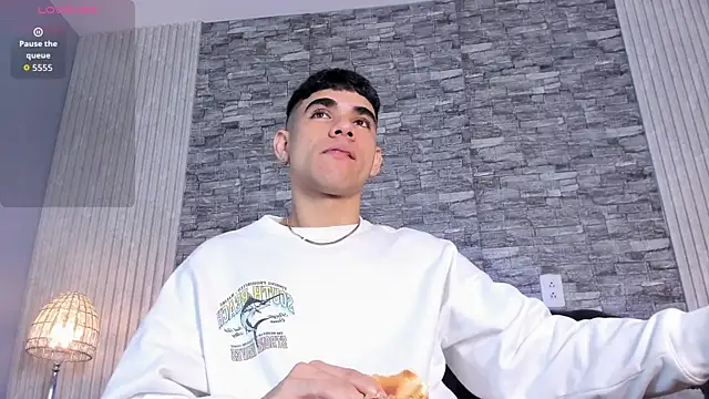 Snapshot of zack_joness18 chatting on November 2025 03:28:01 AM zack joness18 online show from November 2025 03:28:01 AM