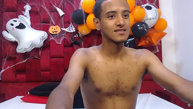 Snapshot of Tommy_22CM chatting on October 2025 11:53:01 AM Tommy 22CM online show from October 2025 11:53:01 AM