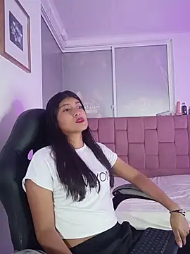 YeseniaRodriguez3 online show from May 2026 12:30:01 PM