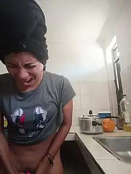 Snapshot of YeseniaRodriguez3 chatting on November 2025 02:17:02 PM YeseniaRodriguez3 online show from November 2025 02:17:02 PM