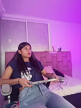 YeseniaRodriguez3 online show from May 2026 12:31:01 PM