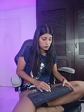 YeseniaRodriguez3 online show from May 2026 12:55:02 PM