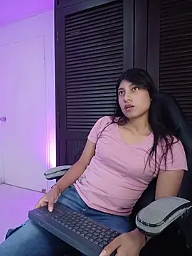 YeseniaRodriguez3 online show from April 2026 12:31:02 PM