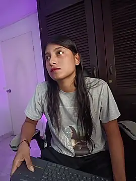 YeseniaRodriguez3 online show from April 2026 12:30:01 PM