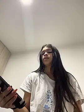 Tatishernandez online show from November 2025 02:42:02 PM