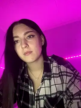 Snapshot of _Sinara_ chatting on October 2025 06:18:01 PM  Sinara  online show from October 2025 06:18:01 PM