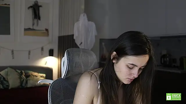 amelie shine online show from November 2025 12:21:02 PM