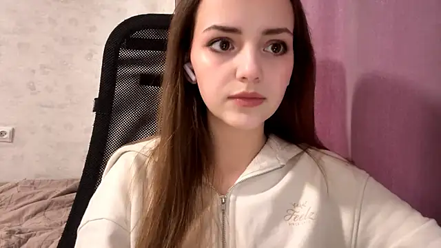 AliceStacy online show from November 2025 08:51:01 AM