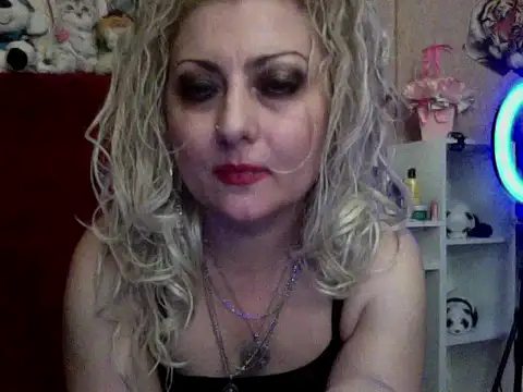 xHot Amazonq online show from November 2025 04:44:02 PM