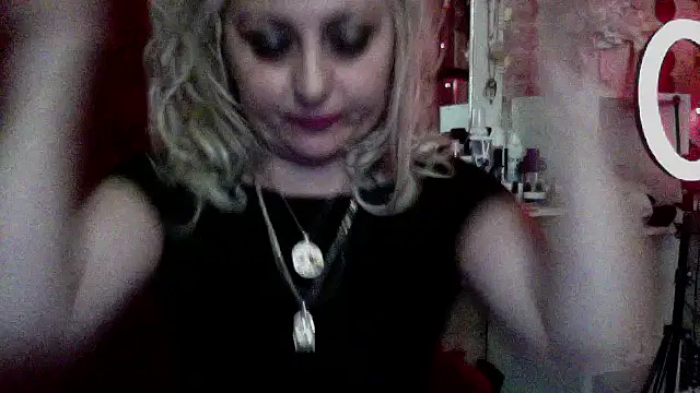 xHot Amazonq online show from February 2026 09:57:02 PM