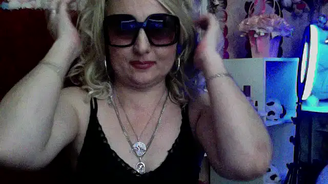 xHot Amazonq online show from March 2026 11:24:01 PM
