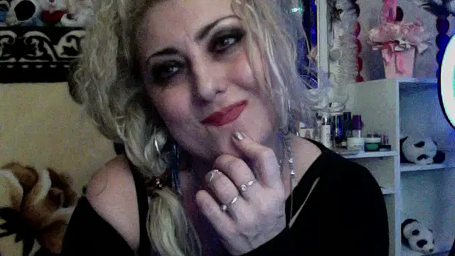 xHot Amazonq online show from January 2026 07:28:02 PM