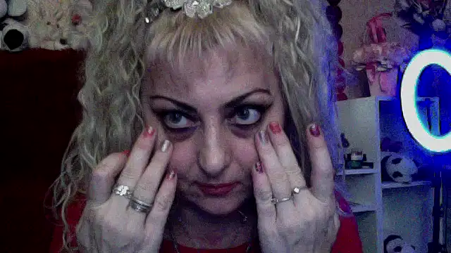 xHot Amazonq online show from February 2026 07:57:01 PM