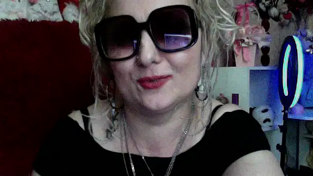 xHot Amazonq online show from April 2026 08:50:01 PM