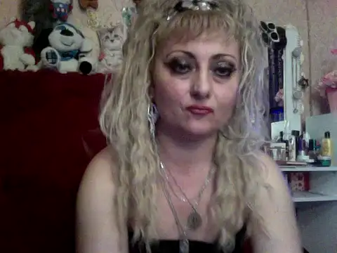 xHot Amazonq online show from November 2025 07:52:02 PM