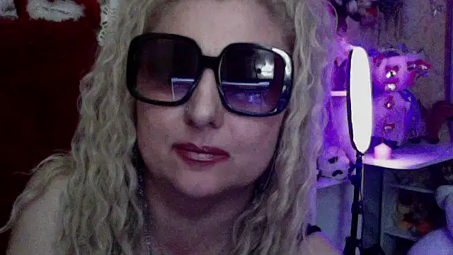 xHot Amazonq online show from May 2026 12:59:02 AM