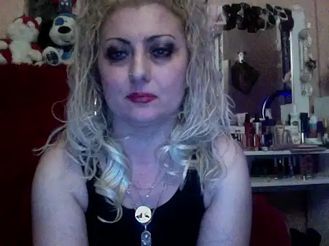 xHot Amazonq online show from November 2025 09:08:02 PM