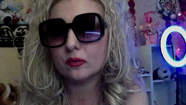 xHot Amazonq online show from January 2026 06:59:02 PM