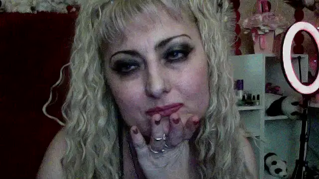 xHot Amazonq online show from February 2026 08:38:01 PM