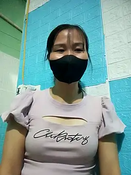 Snapshot of Donatella28 chatting on October 2025 12:47:02 PM Donatella28 online show from October 2025 12:47:02 PM