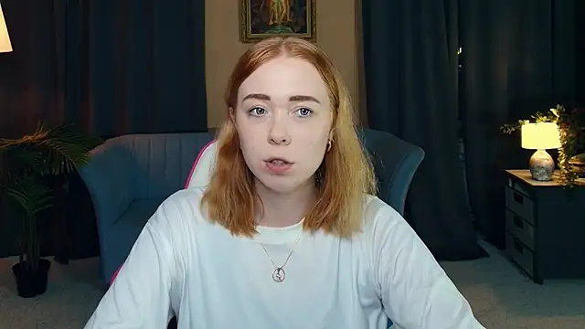 Snapshot of AddieOsler chatting on December 2025 09:42:01 PM AddieOsler online show from December 2025 09:42:01 PM