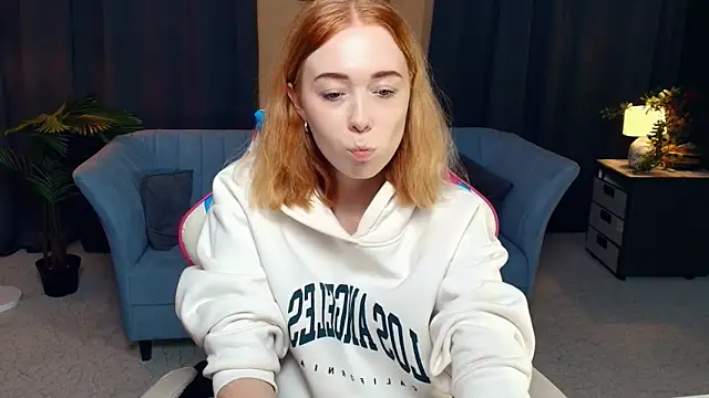 Snapshot of AddieOsler chatting on November 2025 08:35:02 PM AddieOsler online show from November 2025 08:35:02 PM