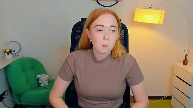 Snapshot of AddieOsler chatting on November 2025 08:45:02 PM AddieOsler online show from November 2025 08:45:02 PM