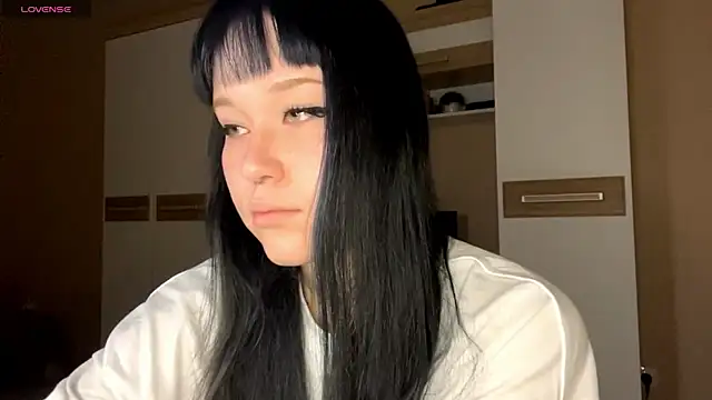 Snapshot of LaurenOveson chatting on October 2025 07:31:01 AM LaurenOveson online show from October 2025 07:31:01 AM