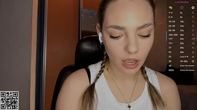 IlanaLafferty online show from January 2026 06:33:01 PM