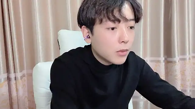 xiaoxiao1025 online show from October 2025 12:49:02 PM