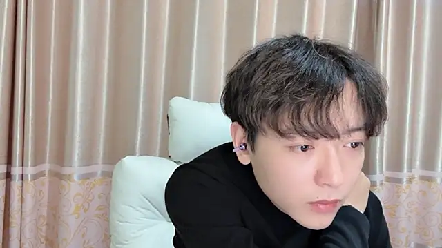 xiaoxiao1025 online show from October 2025 12:37:02 PM