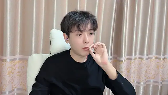 xiaoxiao1025 online show from October 2025 11:53:02 AM