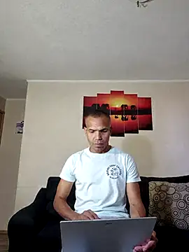 Snapshot of Jonnes-z chatting on December 2025 11:21:01 PM Jonnes-z online show from December 2025 11:21:01 PM