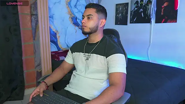 Tiler wolker online show from November 2025 10:35:02 PM