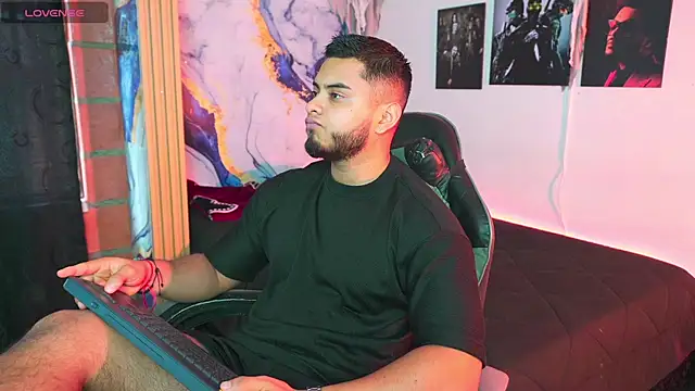 Tiler wolker online show from November 2025 08:25:02 PM