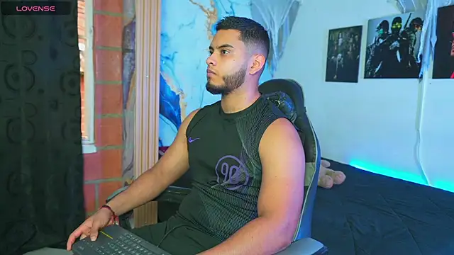 Tiler wolker online show from November 2025 10:25:02 PM