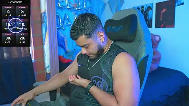 Tiler wolker online show from April 2026 08:37:02 PM