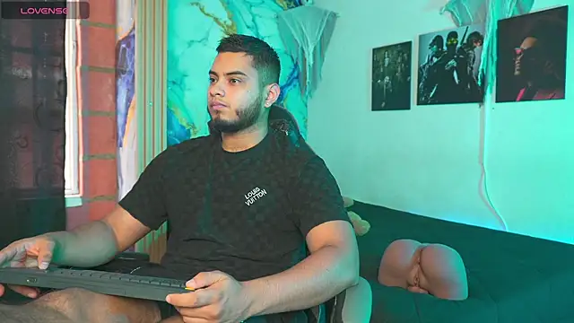 Tiler wolker online show from November 2025 07:17:02 PM