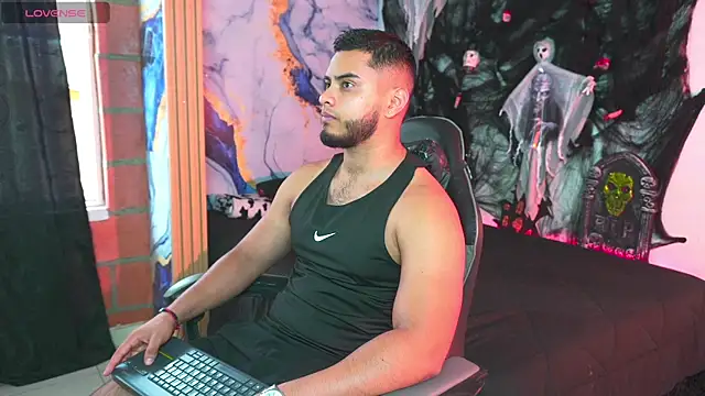 Tiler wolker online show from October 2025 07:57:02 PM